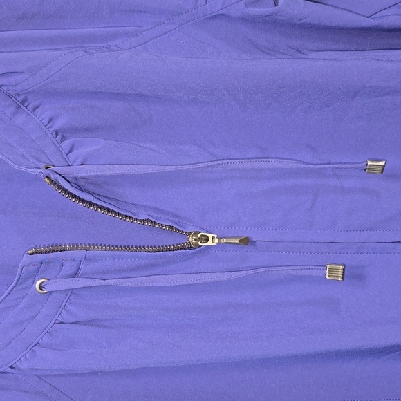 Chicos Zenergy Short Sleeve Full Zip Jacket Roll Tab Drawstring Sz 1 Blue Purple - Picture 3 of 10